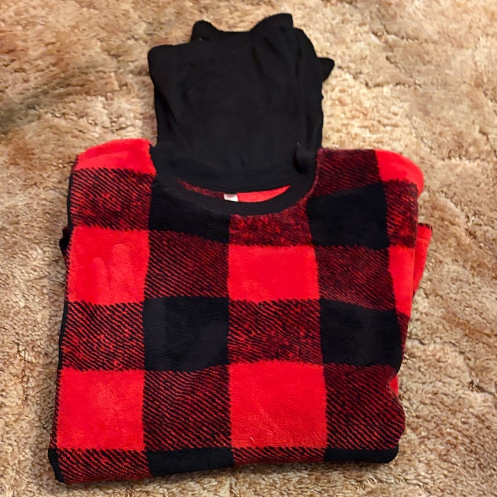 SO - Lounge Set Red and Black Plaid Top & Black Pants